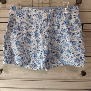 NWT Crown & Ivy Blue Floral Women's Shorts Size 4